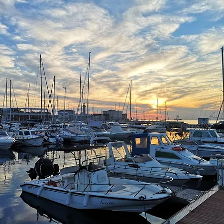 Romantik, Charming House *