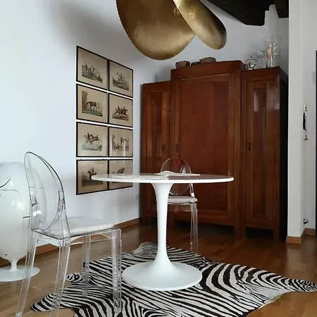 Romantik, Charming House Apartament *